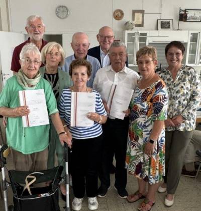  Vorne von links: Ilse Ohl, Annegret Henrich, Rudi Reusche, Marion Thrmer, Patricia Lips (MdB). Hinten von links Siegfried Sudra, Elisabeth Ball (Bundesvorstandsmitglied), Albert Henrich und Kurt Wiegel (Landesvorsitzender der Senioren-Union).
